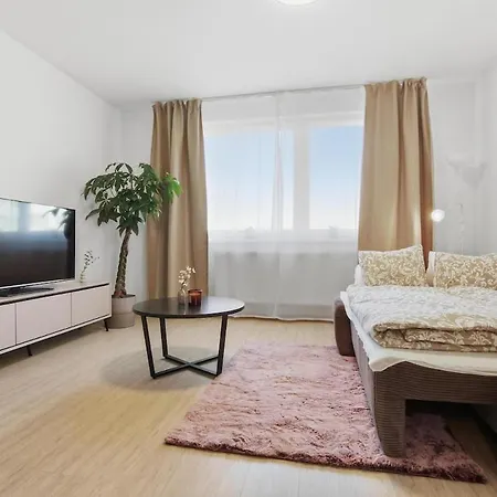Modern Near Airport With Free Parking *