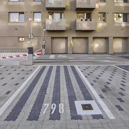 Modern Near Airport With Free Parking