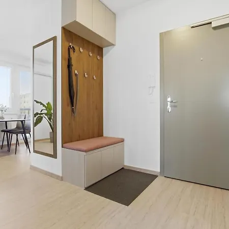 Modern Near Airport With Free Parking Apartamento