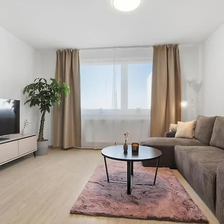 شقة Modern Near Airport With Free Parking *