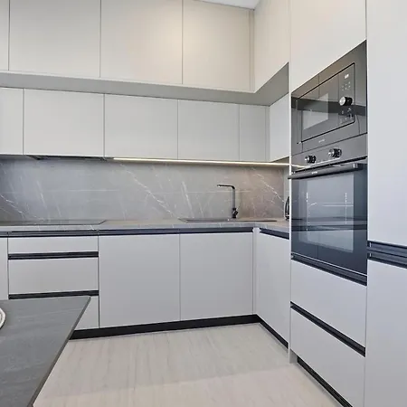 Modern Near Airport With Free Parking *