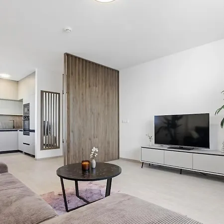 Apartamento Modern Near Airport With Free Parking *