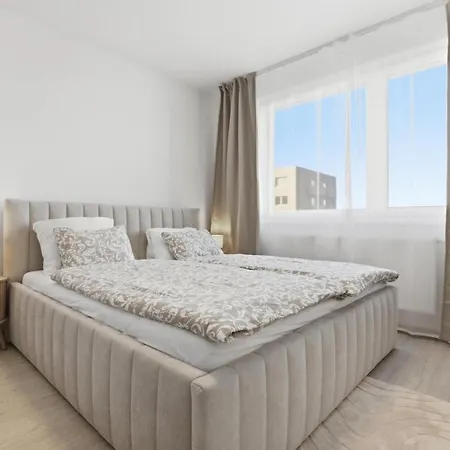 Modern Near Airport With Free Parking * براتسيلافا